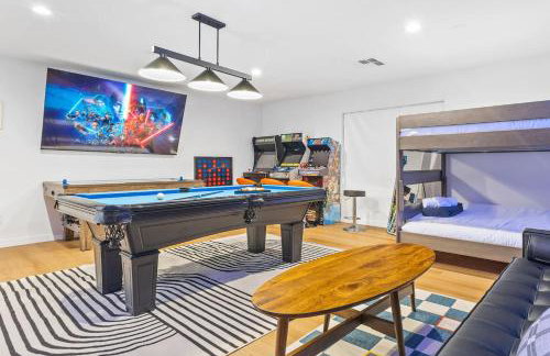 6BDRM Amazing Game RoomHeated Pool3KING4QUEEN - Photo 36