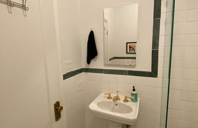 Gorgeous Studio in Beverly Boulevard! Sleeps 4! - Photo 15