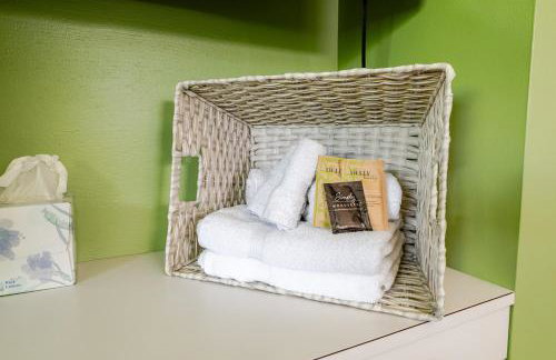 All the Waters Retro Home on Lake Michigan- Your Own PRIVATE BEACH - Foto 4