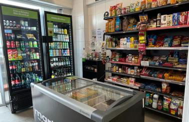 Studio 124 luxuoso, novo, bem equipado com ar condicionado e cozinha completa - Centro Mogi - Foto 40