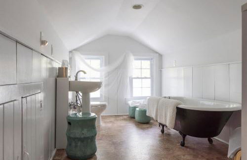 Chic Farmhouse Woodstock Saugerties Skiing HITS - Photo 19