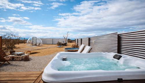 Romantic Desert Escape - Stargazing Dome, Hot Tub, Fire Pit, Hammocks, Cowboy Pool - Foto 2