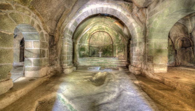 Escursione alla Ribeira Sacra e Allariz - Foto 4, Interno del monastero di San Pedro de Rocas