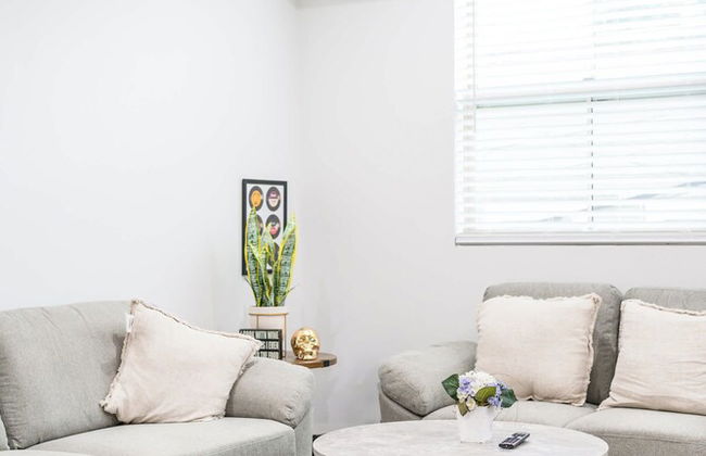 Not Affected by the Fire/modern Spacious Home With Parking & Fully Equipped Kitchen #3 - Foto 30