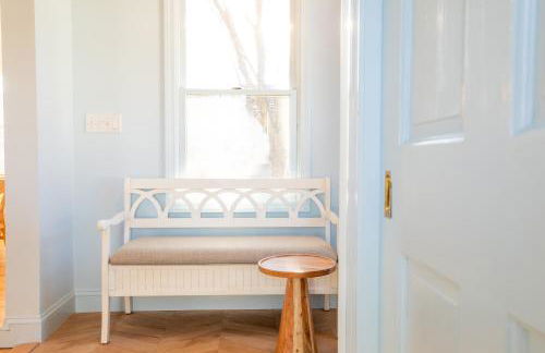 Renovated Cape Near Beach with Fire Pit - Foto 34