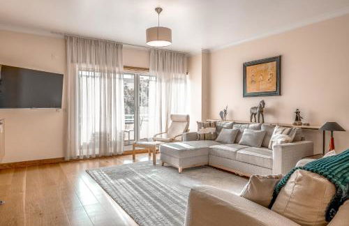 Lux Apt in Priv Condo with Pool, near Beach, Parking & Easy Access to Lisbon - Foto 65