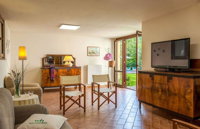 Luxury Stay With Garden - Photo 9