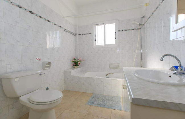 Villa Lela Pente Large Private Pool Walk to Beach A C Wifi Car Not Required Eco-friendly - 2167 - Foto 12