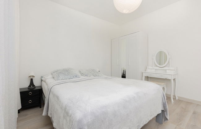 Kopcińskiego Apartment Warsaw by Renters - Photo 5