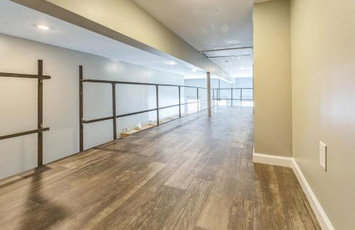 Rustic-Industrial Loft with Courthouse Views apts - Photo 29