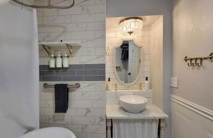 Rosewood Landing by WanderLodges - Hot tub - Sauna - Foto 17