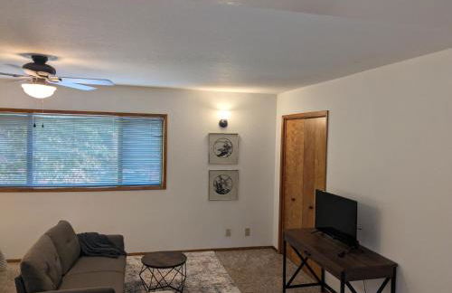 Bulldog Den - Photo 11