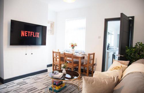 Stylish Home, hosted by ESONGRACE Stays, Stoke-on-Trent - Perfect for Families - Contractors - Holiday makers - Emergency Housing - Professionals, Relocators - Foto 18