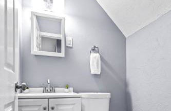 Spacious 2 Bedroom Townhome by StayLage - Foto 13