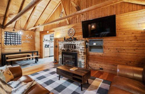 Cozy Bear-Themed Mountain Cabin, Relaxing Hot Tub - Foto 7