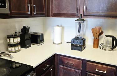 Luxury 1 BedRM Unit in Frisco Pool Gym & Workplace - Foto 49