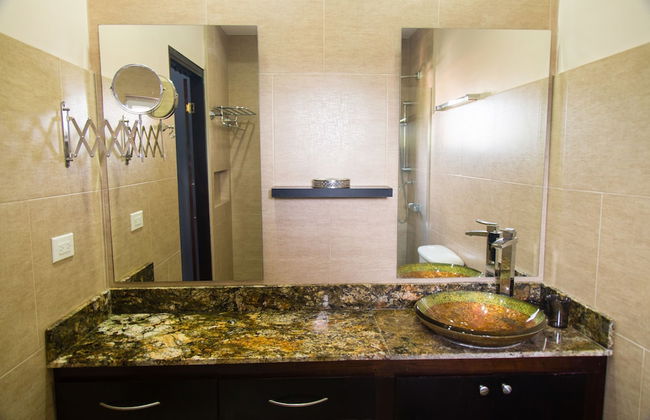 New Kingston Apartment at The Palms - Foto 21