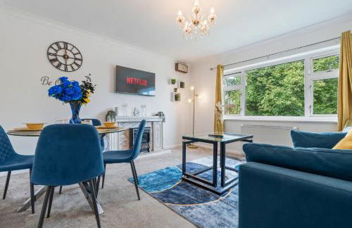 OPK STAYS - Stylish 2 bed Coventry train Station Apt, City Centre, Sleeps 4, FREE Parking, Free Netflix - Foto 3