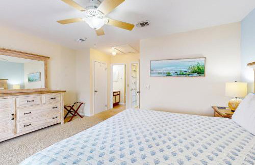 Ocean-view townhome with balcony & W/D - walk to beach - dog-friendly - Foto 12