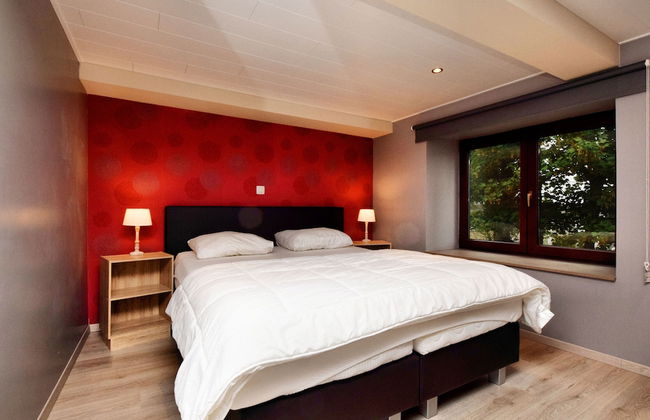 Modern Family Home With Wellness - Photo 4