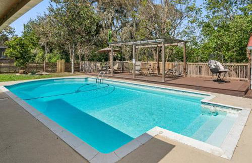 Spacious & Amazing Home w Big Pool and Patio - Photo 45