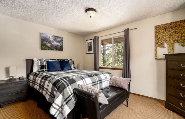 Huckleberry House - Photo 3