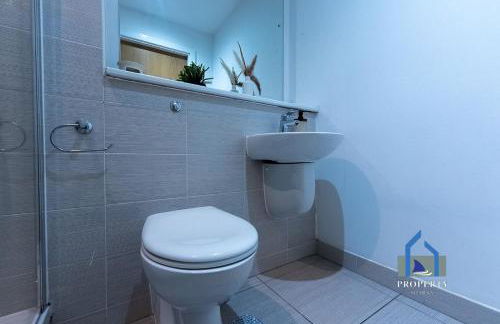 City Condo-Terrace-Gym-Games Room -Free Secure Parking- Manchester - Foto 17