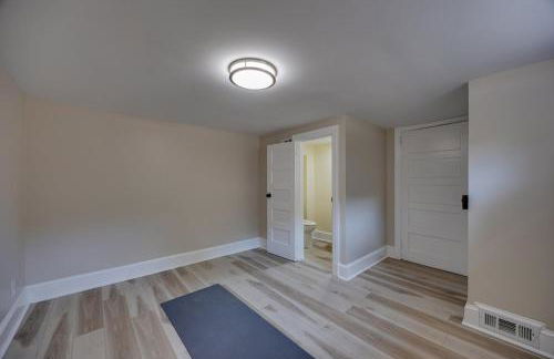 Harrisonburg Hidden Gem Across from JMU & Hotspots - Foto 48