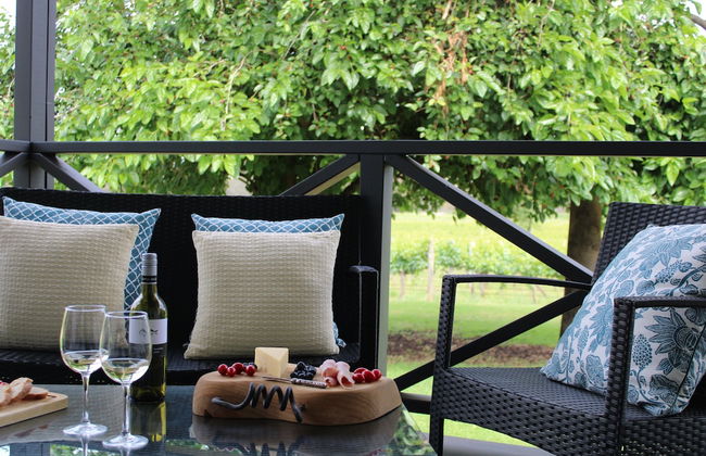 Vineyard Cottage at Upper Reach Winery - Foto 10