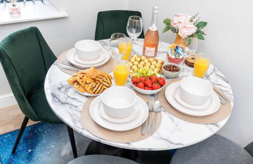 Long Stay Offers, Modern Amenities, Fully Equipped, All Bills Included, Perfect Location, King Size Bed, Fast Wifi - Foto 14