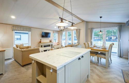 Waters Edge Lodge with Hot Tub - Foto 10