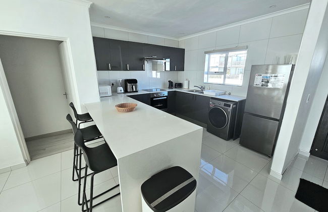 Dolphin Ridge Seaside Apartment - Photo 10