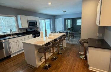 TheCreekHouse 5BR Sanctuary w Sunroom and Games - Foto 8