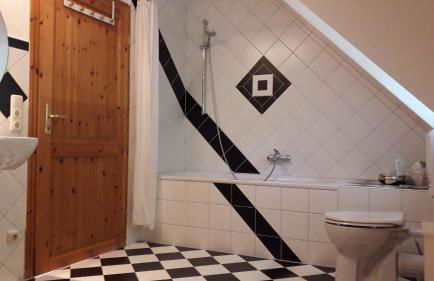 Zentrumsnahe Dachwohnung in grüner Oase - Foto 6