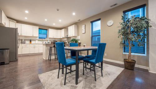 Near Downtown-2 En-Suites - Garage - Sleeps 9 - Foto 3