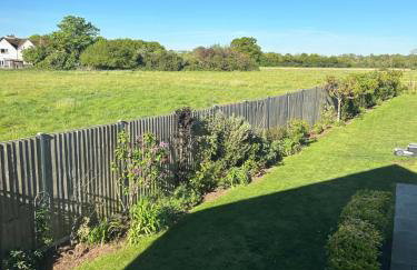Charming King Bed Ensuite Studio in Peaceful West Challow - Photo 22