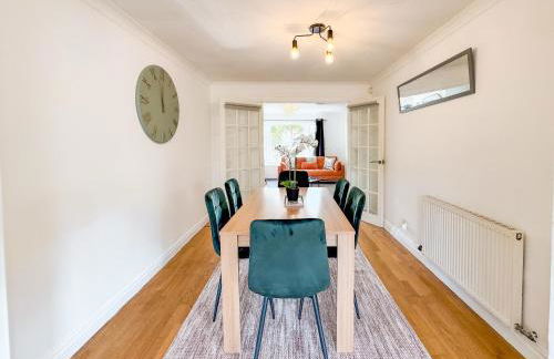 Raygill LT 4 Bedroom House By Furnished Accommodation - Private Parking - Perfect For Families & Contractors - Foto 9