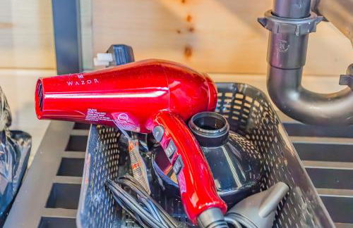 Cozy Cabin Retreat w/ Hot Tub & Nature Views - Foto 13