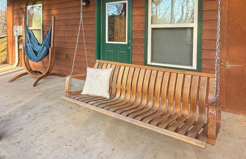 Cozy North GA Cabin 3BR3BA, Fire Pit & Game Rm - Foto 39