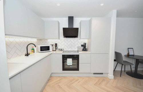 Contemporary Flat in Central Manchester w Balcony - Photo 15