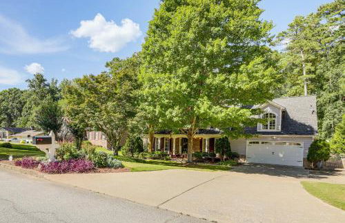 6 Mi to Stone Mountain Park Home with Deck! - Foto 36