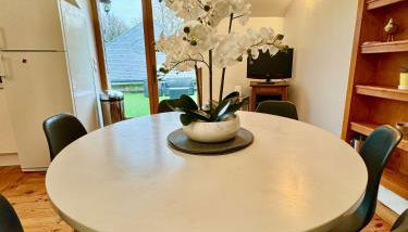 GITE DANINOU; meublé 3 chambres avec terrasse (1er étage du château) , salon et cuisine ouverte - Photo 4