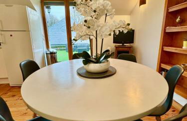 GITE DANINOU; meublé 3 chambres avec terrasse (1er étage du château) , salon et cuisine ouverte - Foto 4