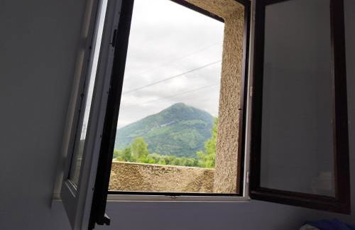 Ossau T2 5 personnes 1 chambre draps serviettes inclus parking moustiquaires tout confort près du ski - Foto 12