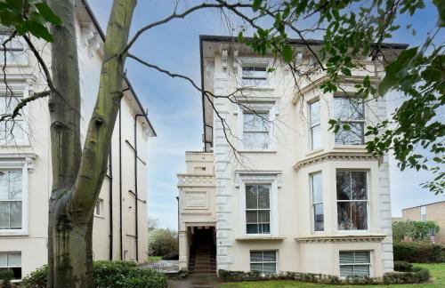 Stunning 1 BR Surbiton with views, near station - Pass the Keys - Foto 48