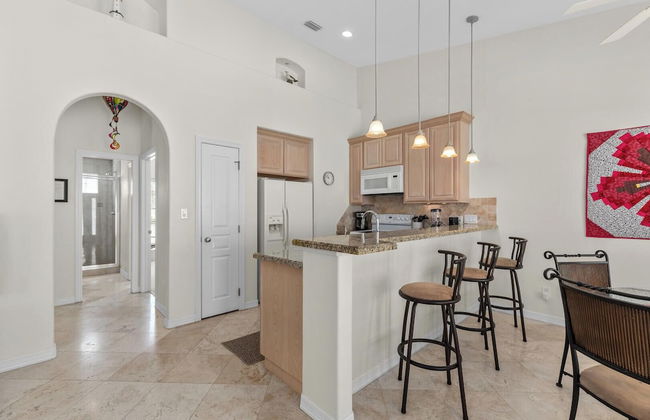 Large Family Condo Close to the Beach With Pool! - Foto 8