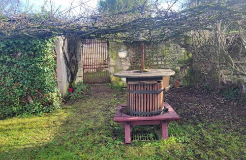 La Maison du Donjon - Gites de 8 personnes, parking privé avec jardin terrasse - Foto 72