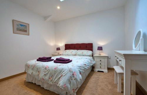 Finest Retreats - Courtyard View at Longford - Photo 11