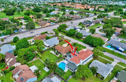 5 BR Mansion with Pool and non-heated Jacuzzi Games in Boynton Beach - Photo 31