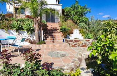Künstlerhaus Finca Madreselva mit atemberaubenden Weitblick mit Infinitypool, kleinen Teichen und vielen Sitzplätzen in Tolox Malaga im Nationalpark Sierra de las Nieves, ideal für Entspannung, aber auch zum Wandern - Foto 55